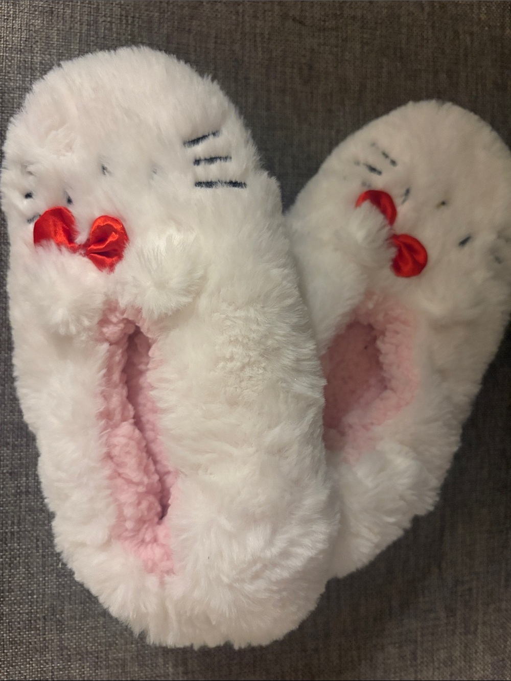 NWT Hello Kitty White and Red Bow Plush Slipper Socks S/M